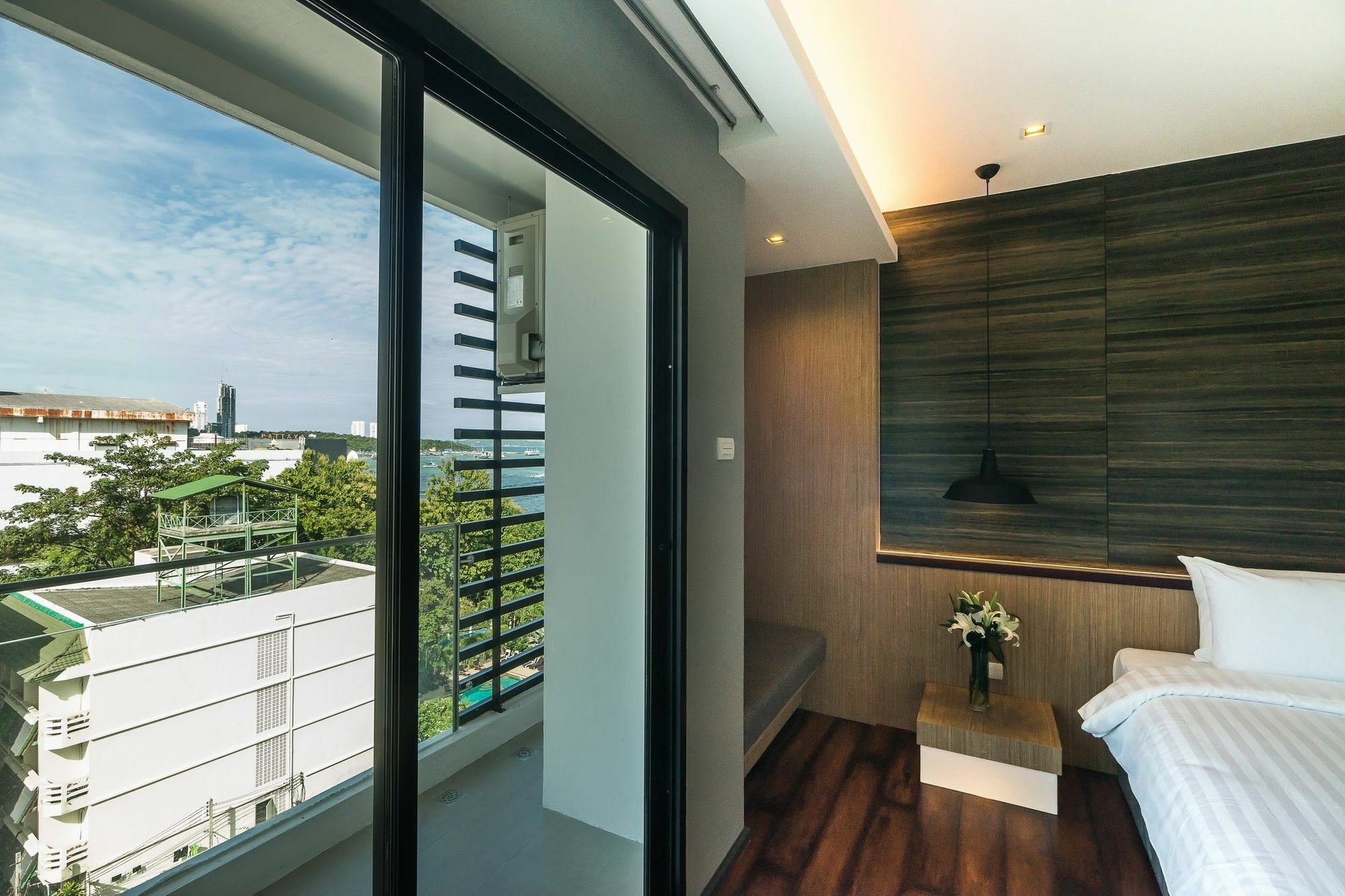 Sea Me Spring Hotel Pattaya Extérieur photo